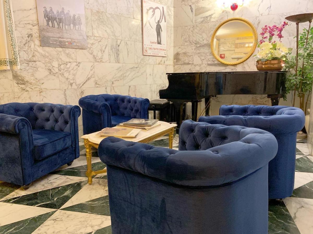 Albergo Hotel Raffaello อูร์บีโน ภายนอก รูปภาพ