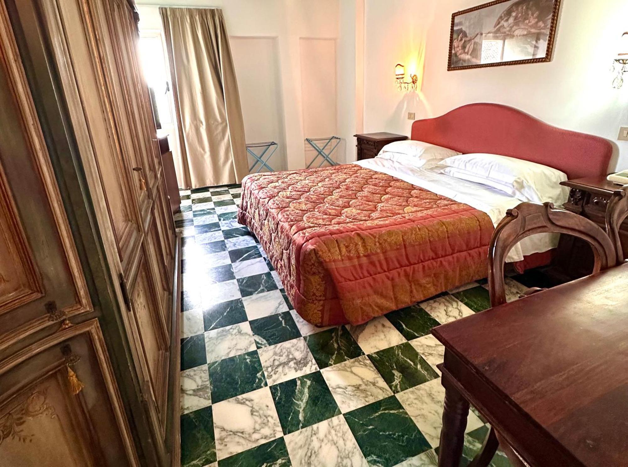 Albergo Hotel Raffaello อูร์บีโน ภายนอก รูปภาพ