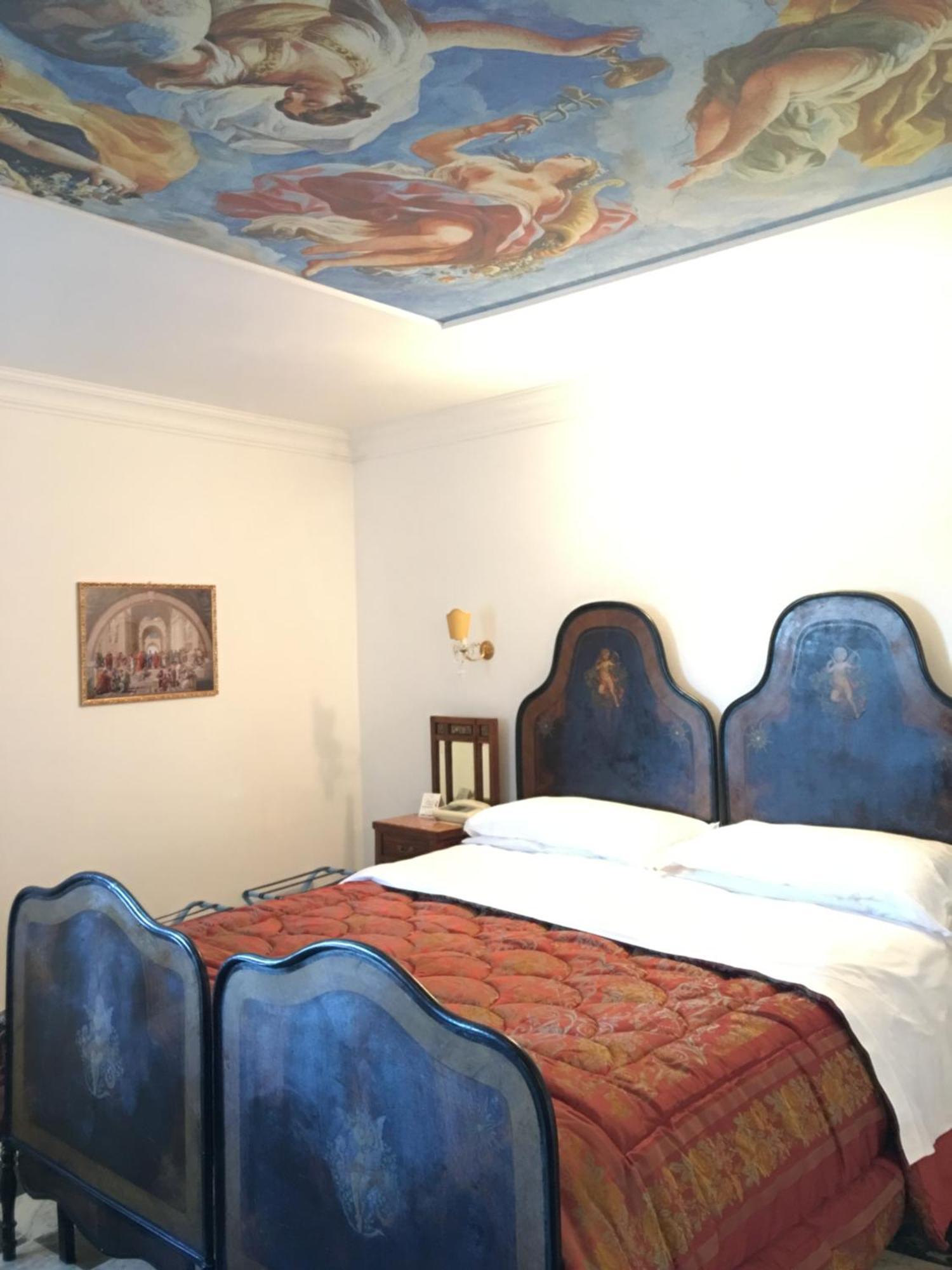 Albergo Hotel Raffaello อูร์บีโน ภายนอก รูปภาพ
