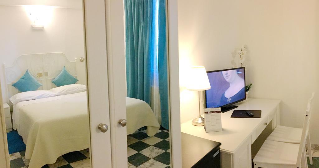 Albergo Hotel Raffaello อูร์บีโน ภายนอก รูปภาพ