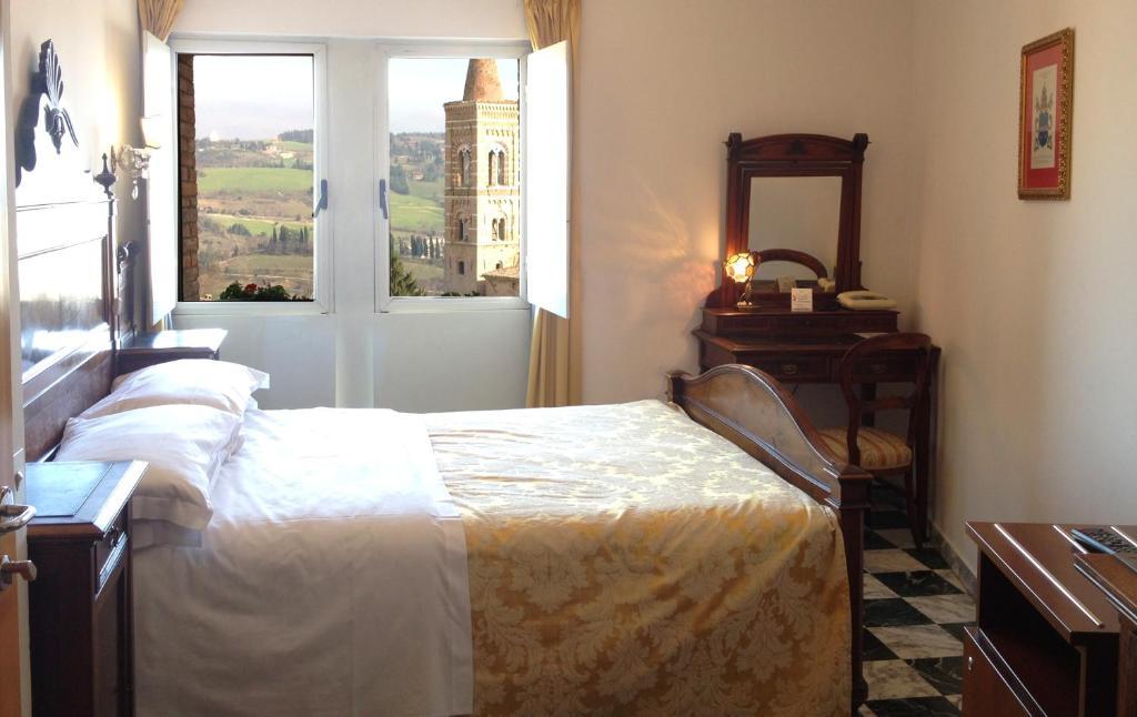 Albergo Hotel Raffaello อูร์บีโน ห้อง รูปภาพ