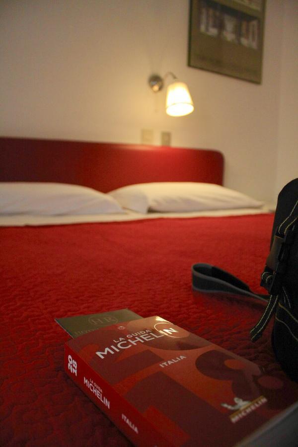 Albergo Hotel Raffaello อูร์บีโน ภายนอก รูปภาพ