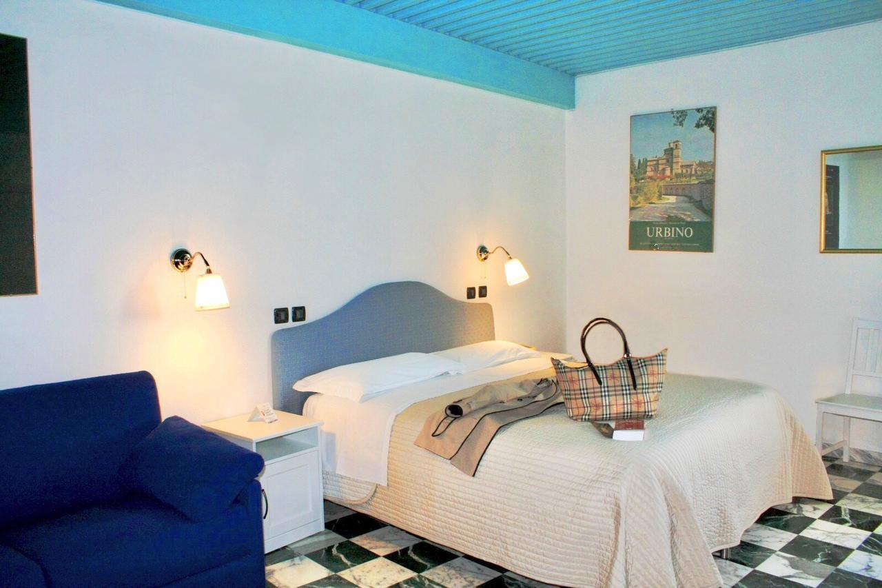 Albergo Hotel Raffaello อูร์บีโน ภายนอก รูปภาพ