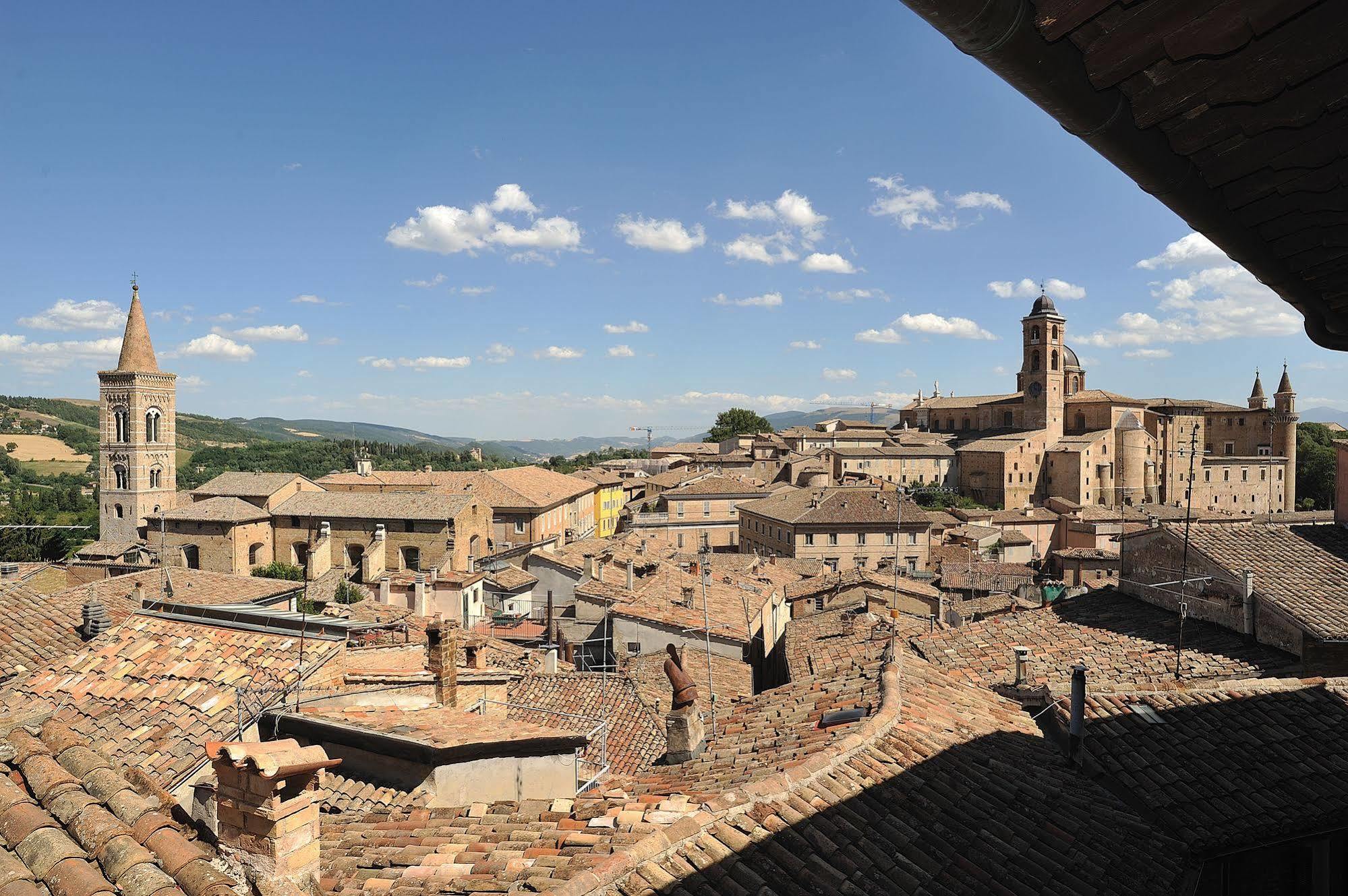 Albergo Hotel Raffaello อูร์บีโน ภายนอก รูปภาพ