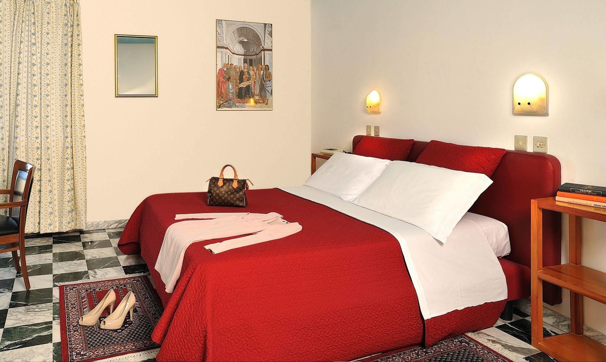 Albergo Hotel Raffaello อูร์บีโน ภายนอก รูปภาพ