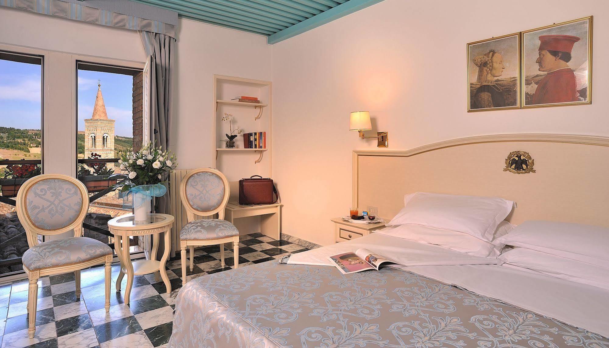Albergo Hotel Raffaello อูร์บีโน ภายนอก รูปภาพ